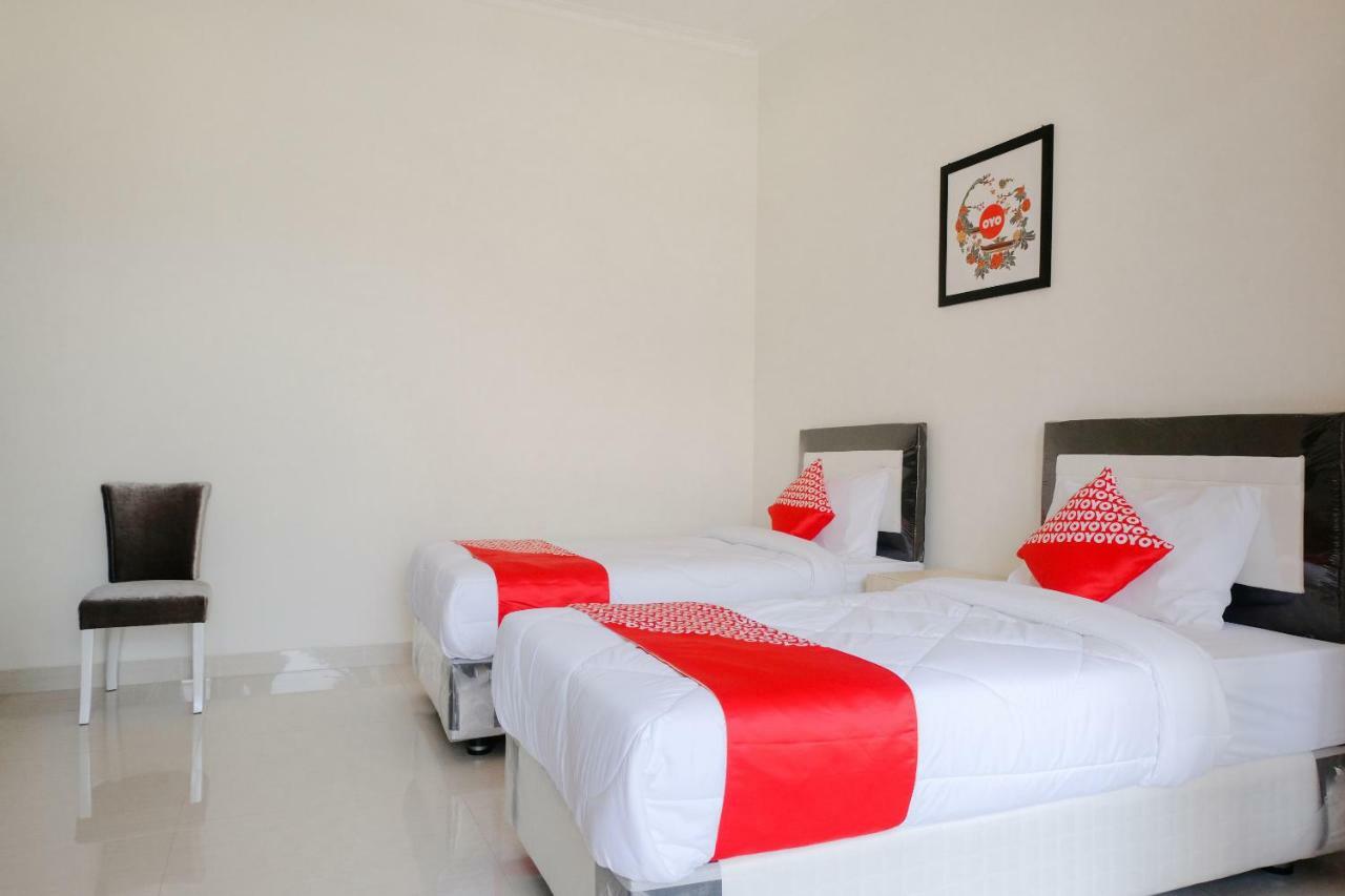 Hotel Oyo 1110 Ijen Butik House Malang Esterno foto